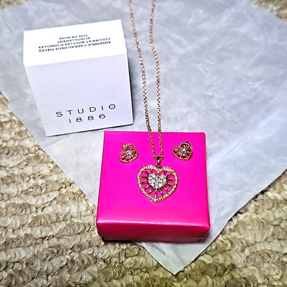 Avon, set of earrings and necklace - Picture 2 of 8